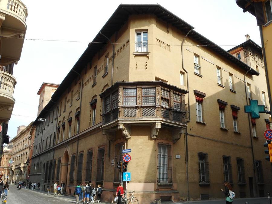 Palazzo Marsigli (Bologna). Foto: tourer.it Romina Gingașu, soția bossului Ferrari, „mogul” în imobiliare? A investit milioane de euro în Floreasca și în București Nord