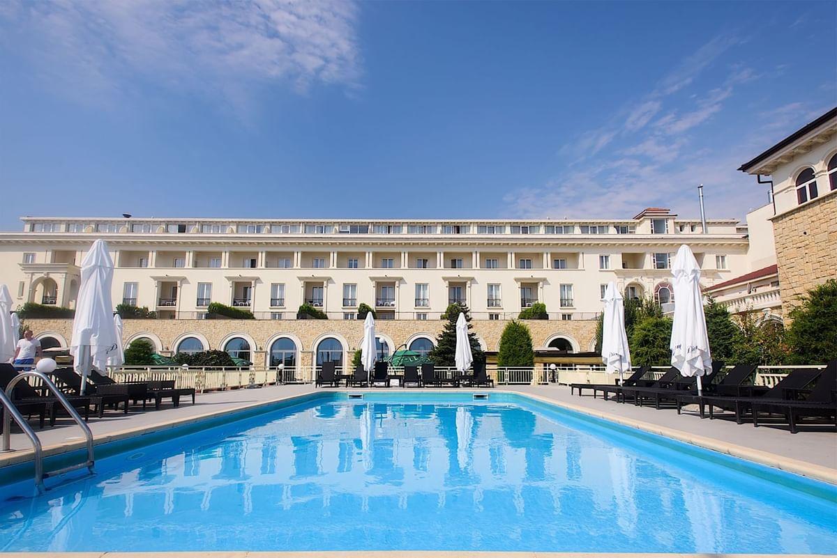 Cât costă o noapte de cazare în hotelul lui Gică Hagi din Mamaia, în plin sezon estival
