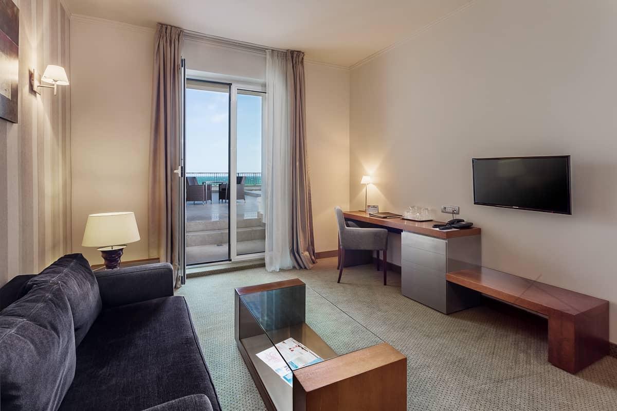Cât costă o noapte de cazare în hotelul lui Gică Hagi din Mamaia, în plin sezon estival