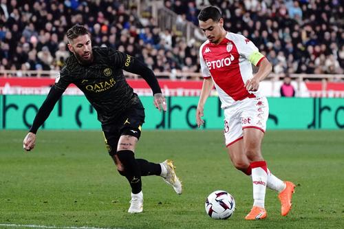 Ben Yedder (dreapta), în duel cu Sergio Ramos // Foto: Imago