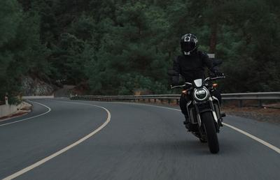 Alege căștile de motocicletă potrivite pentru siguranță și confort