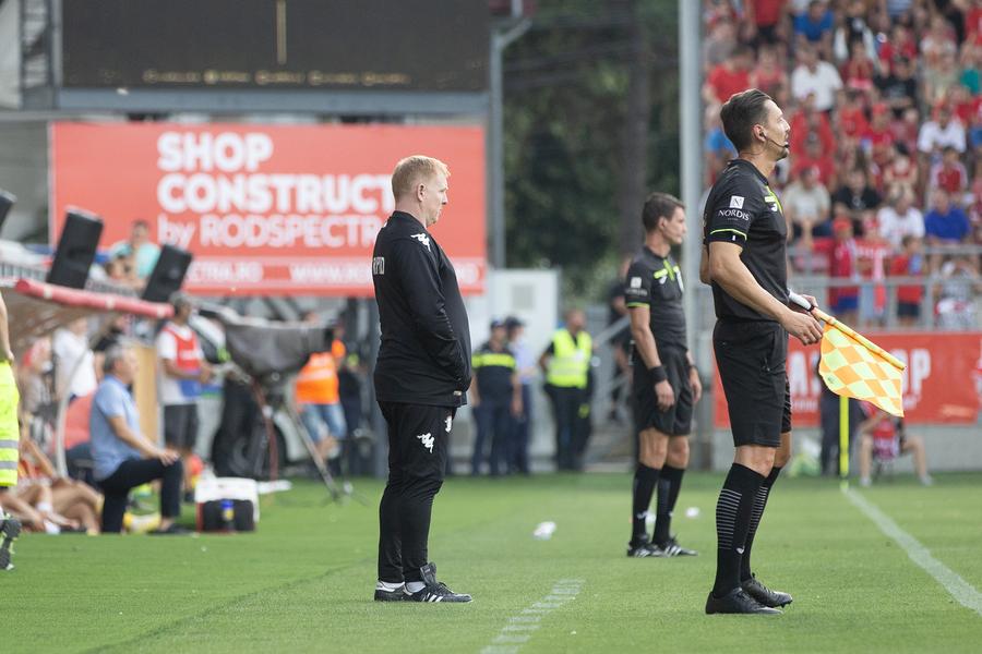 Neil Lennon FOTO: Ionuț Iordache (GSP) 5 momente memorabile de la UTA - Rapid » Rivalitatea a trecut în plan secund la Arad: ce nu s-a văzut la TV