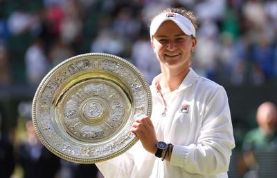 Barbora Krejcikova, noua campioană la Wimbledon! » Lacrimi amintindu-și de cea care i-a fost mentor și bucurie în „cea mai bună zi din viața mea”