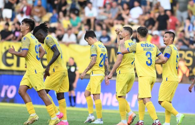 Scandal de proporții la Petrolul! Jucătorii, aproape de bătaie în vestiar! » A sărit să îl lovească în fața tuturor