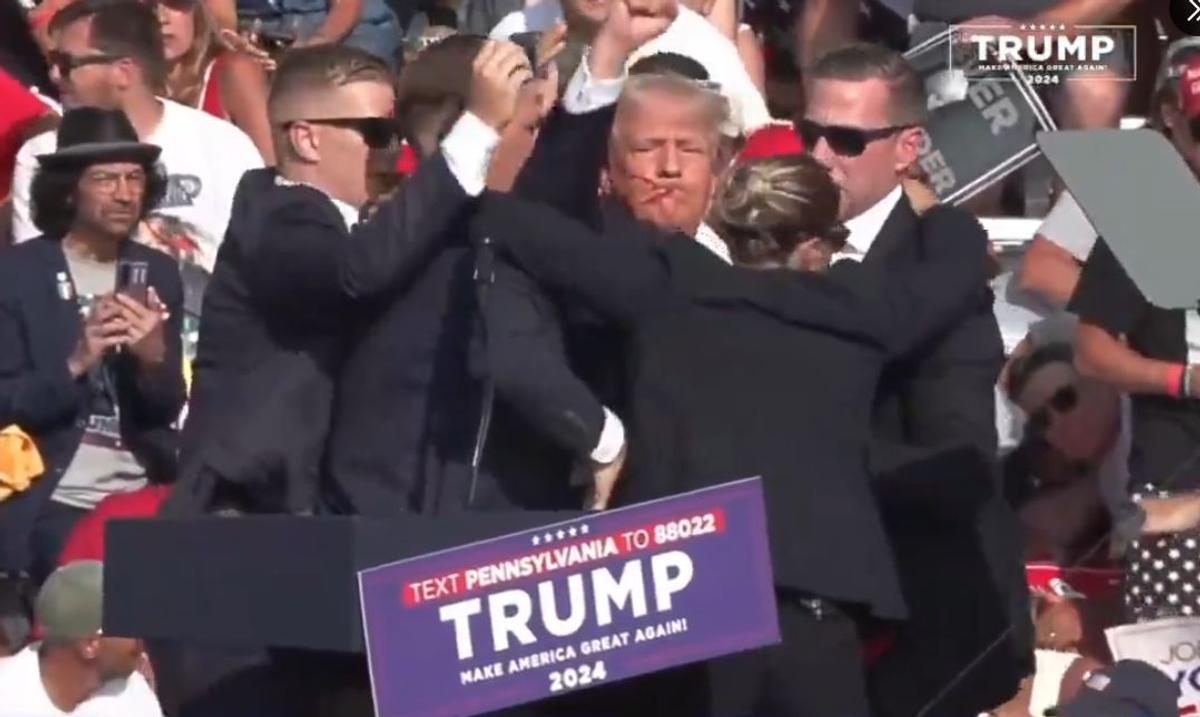 Donald Trump, la podea la un eveniment cu public
