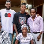 Nico Williams, în mijlocul familiei sale / Foto: Instagram