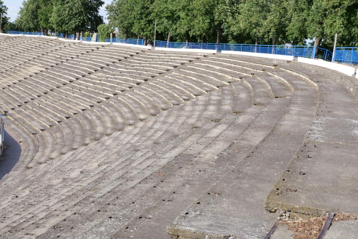 Stadionul cu 30.000 de locuri din drumul către Marea Neagră » Un colos în stare avansată de degradare: imagini excepționale