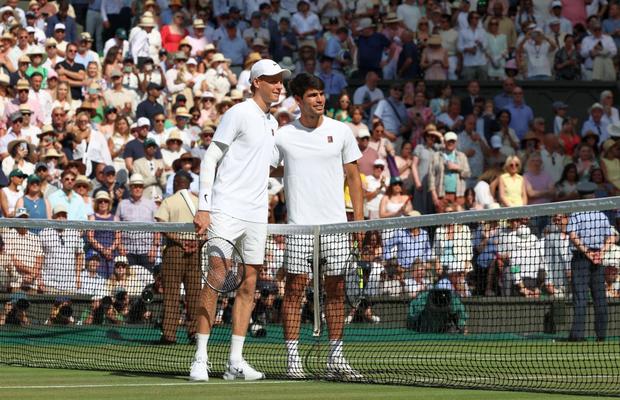 Ireal! De ce a fost întreruptă finala de la Wimbledon dintre Jannik Sinner și Carlos Alcaraz