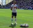 Ben Whiteman (Preston North End) a depus o coroană de flori înaintea peluzei celor de la Liverpool