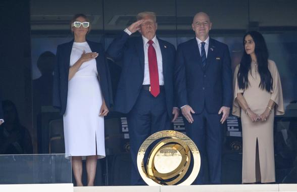 Nemaivăzut! Cu ce a venit Donald Trump la finala Mondialului Cluburilor și ce gest a făcut în momentul intonării imnului