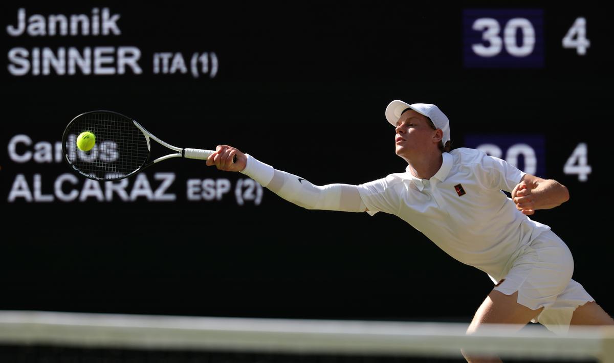 Revanșă pentru Jannik Sinner! Liderul mondial a devenit campion la Wimbledon după ce l-a detronat pe Carlos Alcaraz