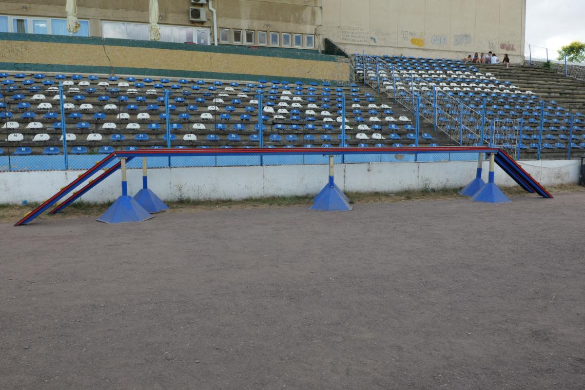 Stadionul cu 30.000 de locuri din drumul către Marea Neagră » Un colos în stare avansată de degradare: imagini excepționale