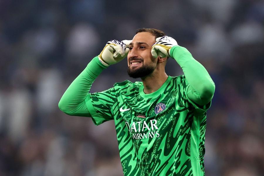 Donnarumma ezită să prelungească contractul cu PSG, iar francezii l-ar putea vinde în această vară pentru doar 40 de milioane de euro // FOTO: Getty Images PSG l-a transferat în cele din urmă pe concurentul lui Donnarumma