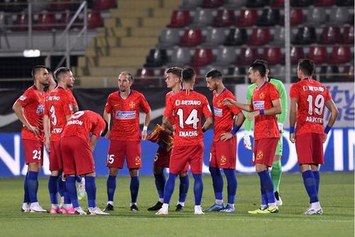 Ștefan Cană (al 5-lea de la stânga la dreapta), fostul jucător de la FCSB, a semnat cu SCM Zalău. © FOTO: Razvan Pasarica/SPORT PICTURES