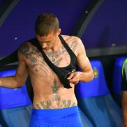 Juri Cisotti și-a dezvăluit tatuajele de pe corp înainte să joace în meciul cu Hermannstadt. Foto: Cristi Preda (GSP.RO)