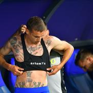 Juri Cisotti și-a dezvăluit tatuajele de pe corp înainte să joace în meciul cu Hermannstadt. Foto: Cristi Preda (GSP.RO)