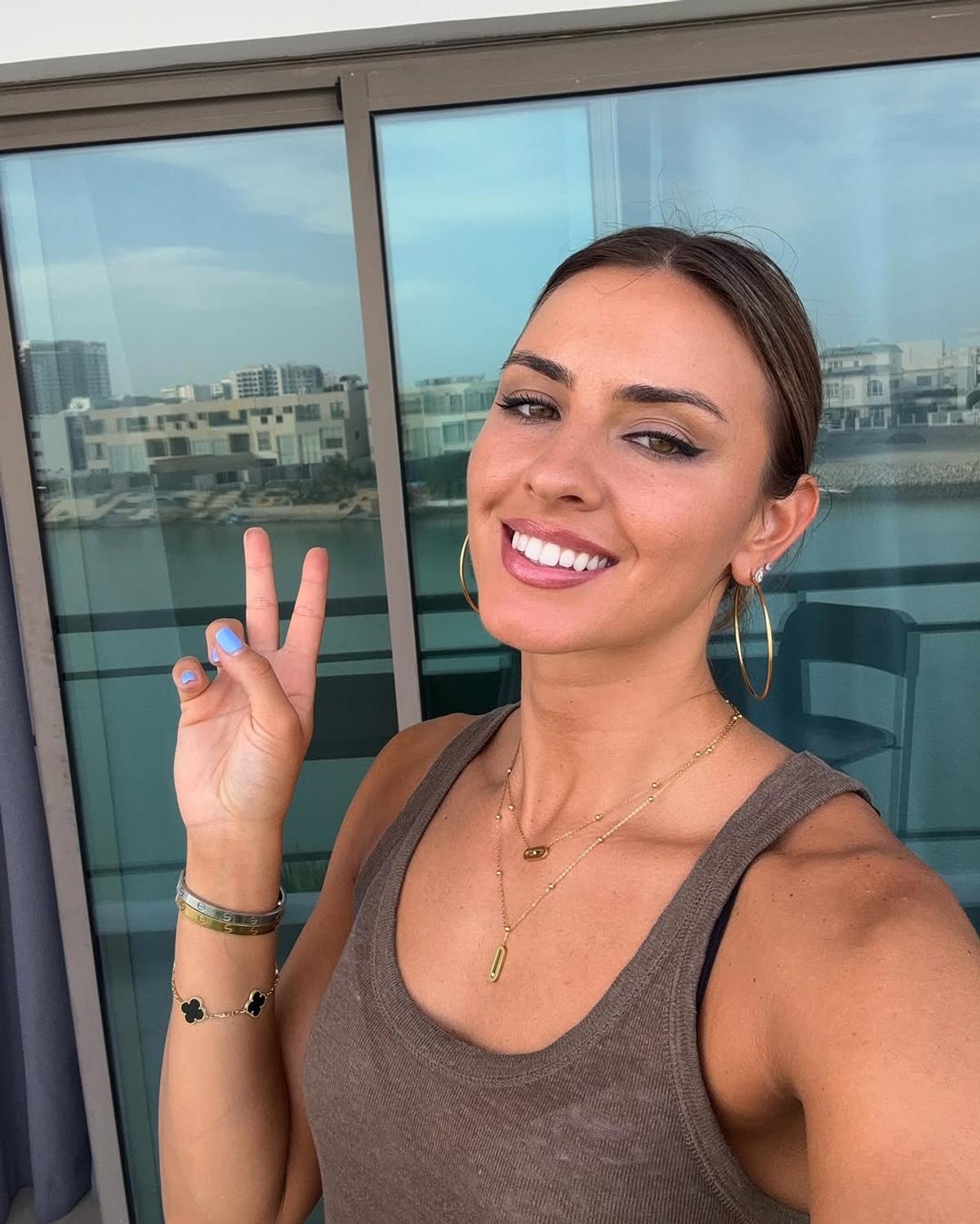 Faceți loc: ea e Sânziana Motroc! Poartă numele legendei Rapidului, s-a afirmat la Dinamo, tocmai s-a transferat în Italia și visează să ajungă la „Vocea României”: „Cu voleiul a fost dragoste la prima vedere”