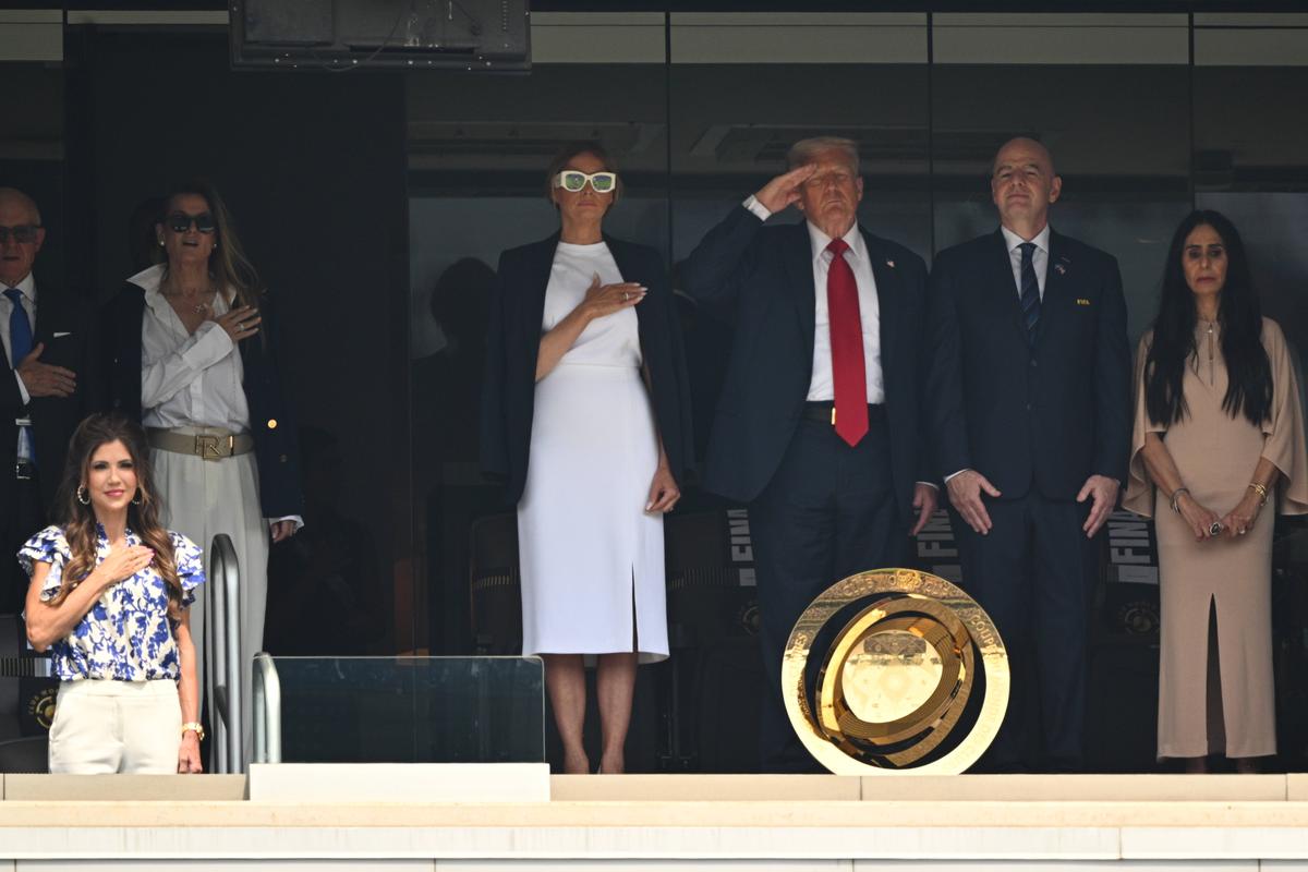 Nemaivăzut! Cu ce a venit Donald Trump la finala Mondialului Cluburilor și ce gest a făcut în momentul intonării imnului