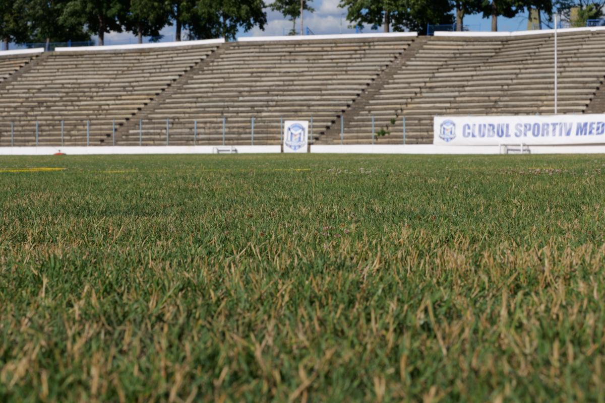 Stadionul cu 30.000 de locuri din drumul către Marea Neagră » Un colos în stare avansată de degradare: imagini excepționale