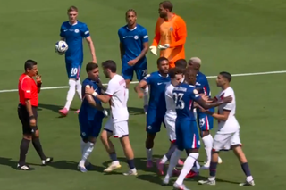 Scandal pe teren după primul gol din Chelsea - PSG » Fotbaliștii au fost la un pas de bătaie