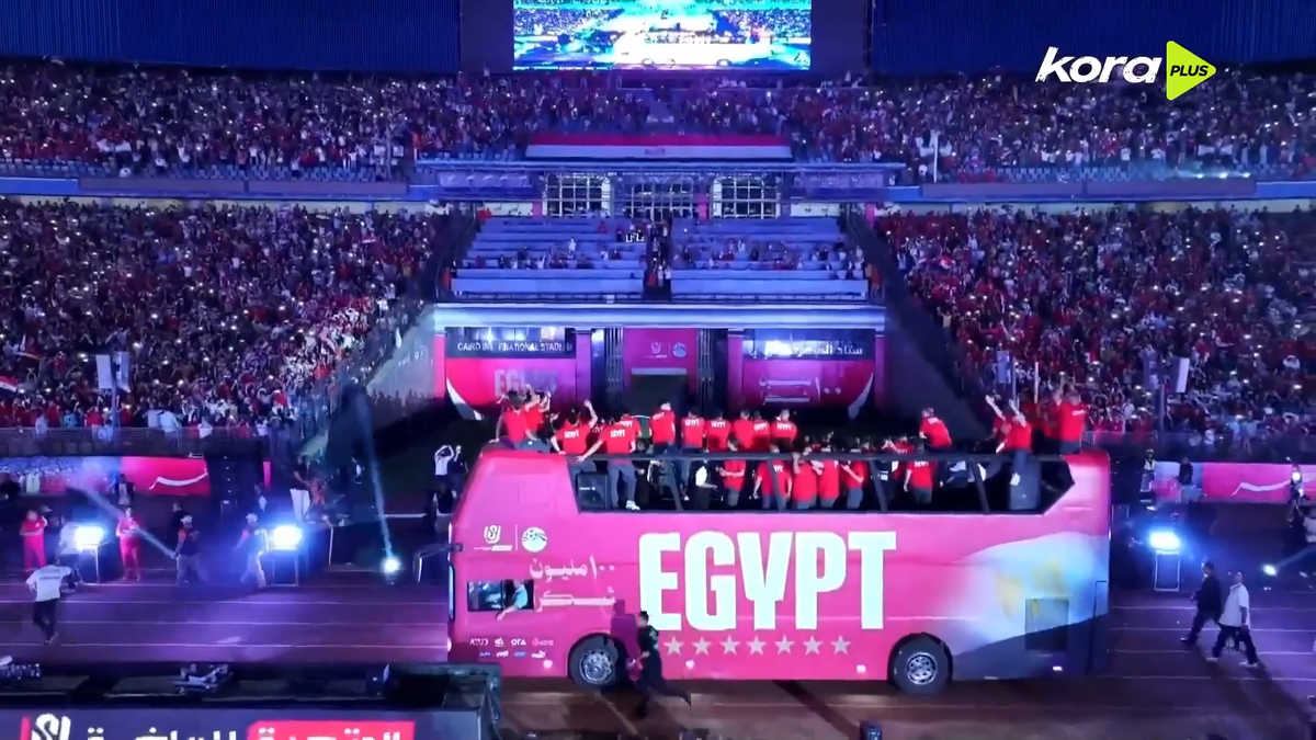 Continuă sărbătoarea de parcă ar fi câștigat Campionatul Mondial! Azi s-au mutat pe stadion