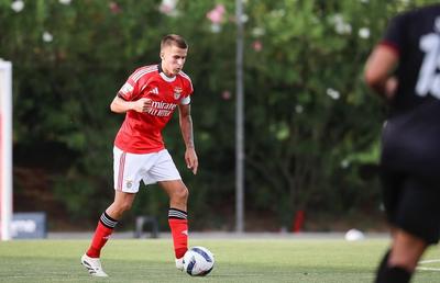 Dinamo a bătut palma cu Benfica pentru noul mijlocaș central! Decizia jucătorului