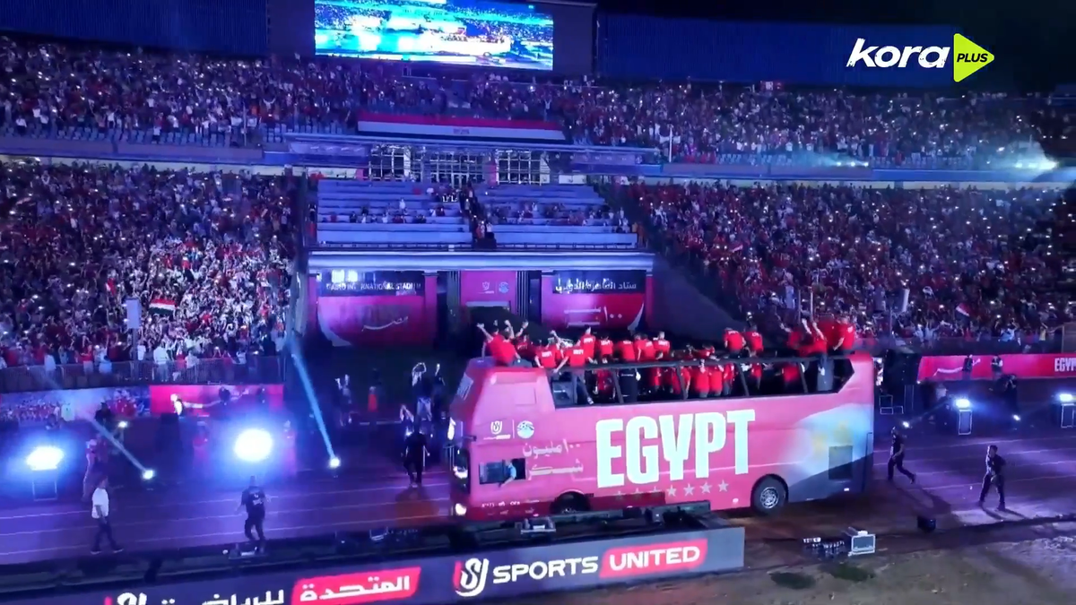 Continuă sărbătoarea de parcă ar fi câștigat Campionatul Mondial! Azi s-au mutat pe stadion