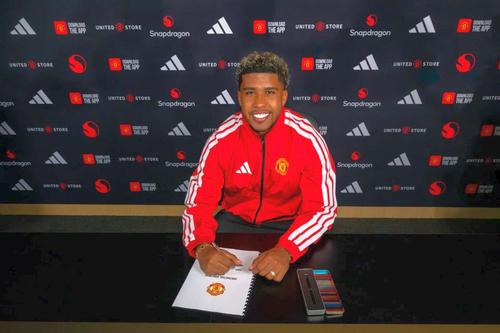 Manchester United a anunțat oficial transferul lui Andrey Santos// FOTO: manutd.com