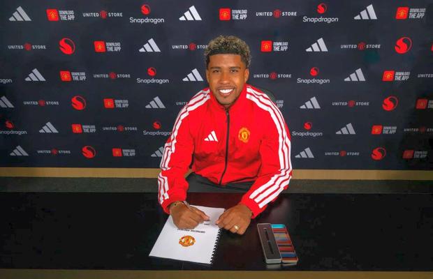 Manchester United a oficializat primul transfer al verii » Peste 58 de milioane de euro