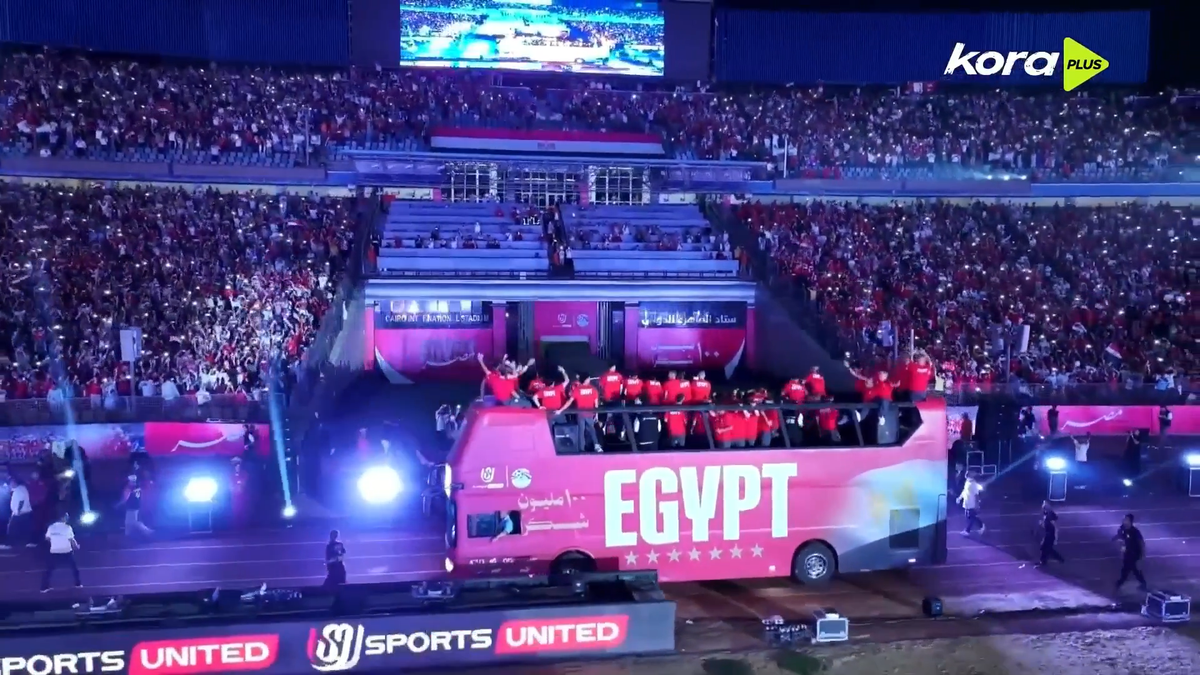 Continuă sărbătoarea de parcă ar fi câștigat Campionatul Mondial! Azi s-au mutat pe stadion