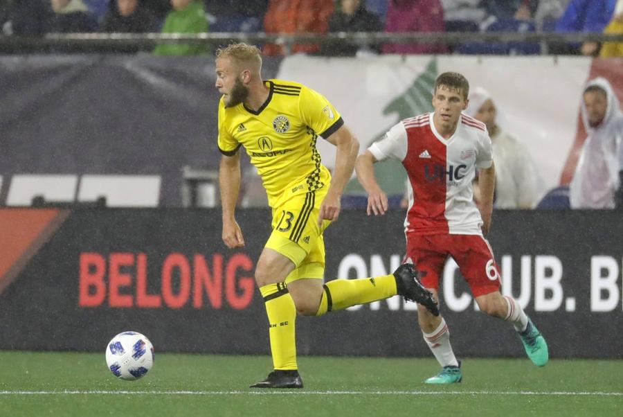 Mike Grella (în galben), într-un meci al lui Columbus Crew din 2018 / Foto: Imago Atac nimicitor de nicăieri: „E ca și cum ai avea cea mai urâtă fiică din lume și îi spui «ești atât de frumoasă»!”