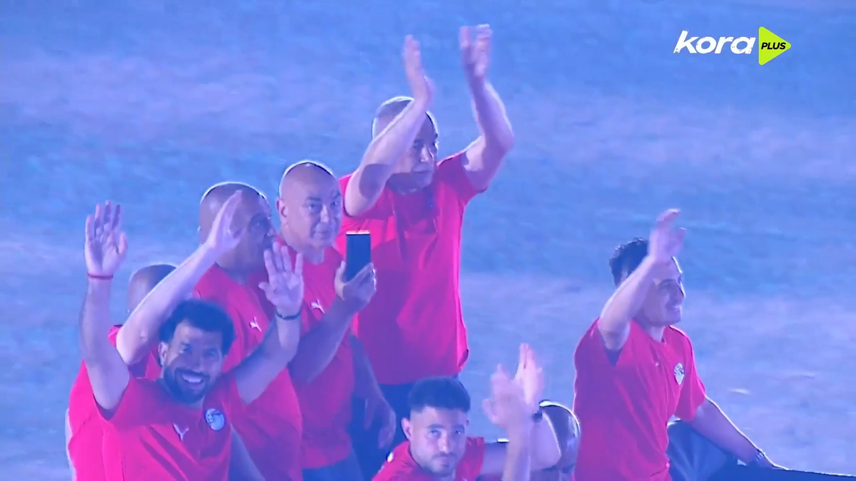 Continuă sărbătoarea de parcă ar fi câștigat Campionatul Mondial! Azi s-au mutat pe stadion