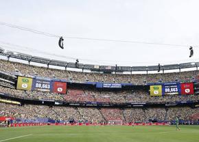 FIFA poate scoate 1 miliard doar din gazonul finalei! » Colecționarii plătesc până la 3.000 $ pentru un suvenir