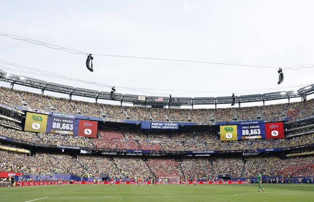 FIFA poate scoate 1 miliard doar din gazonul finalei! » Colecționarii plătesc până la 3.000 $ pentru un suvenir