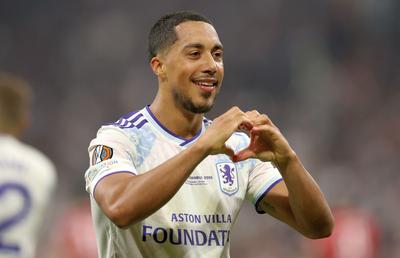 Youri Tielemans a semnat cu Manchester United până în 2031