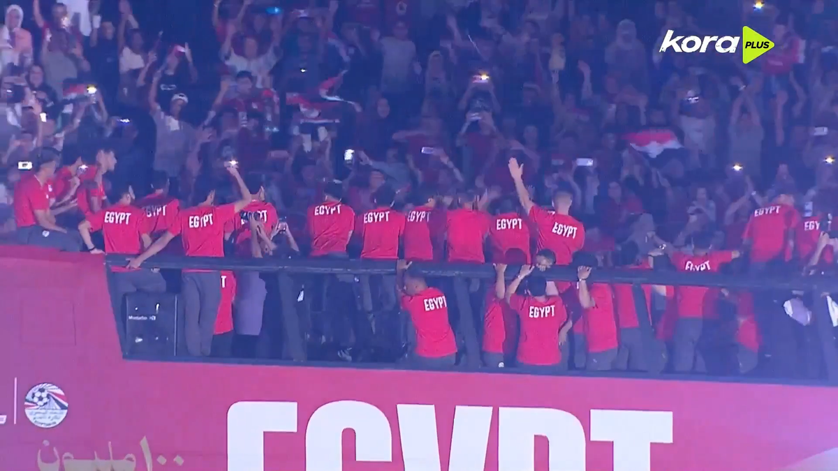 Continuă sărbătoarea de parcă ar fi câștigat Campionatul Mondial! Azi s-au mutat pe stadion