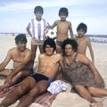 Diego Armando Maradona, alături de familie, pe o plajă din Argentina, foto: Guliver/gettyimages