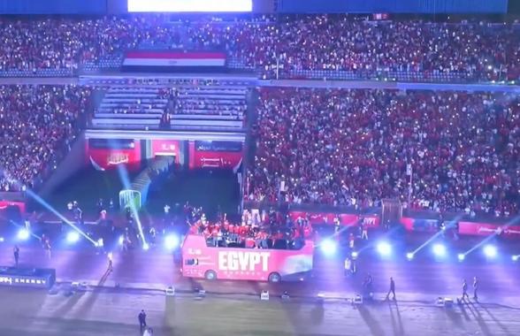 Continuă sărbătoarea de parcă ar fi câștigat Campionatul Mondial! Azi s-au mutat pe stadion