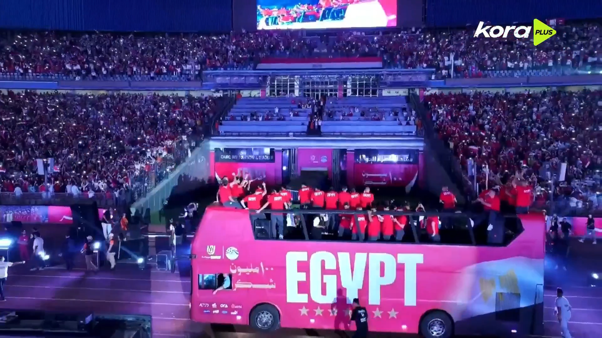 Continuă sărbătoarea de parcă ar fi câștigat Campionatul Mondial! Azi s-au mutat pe stadion