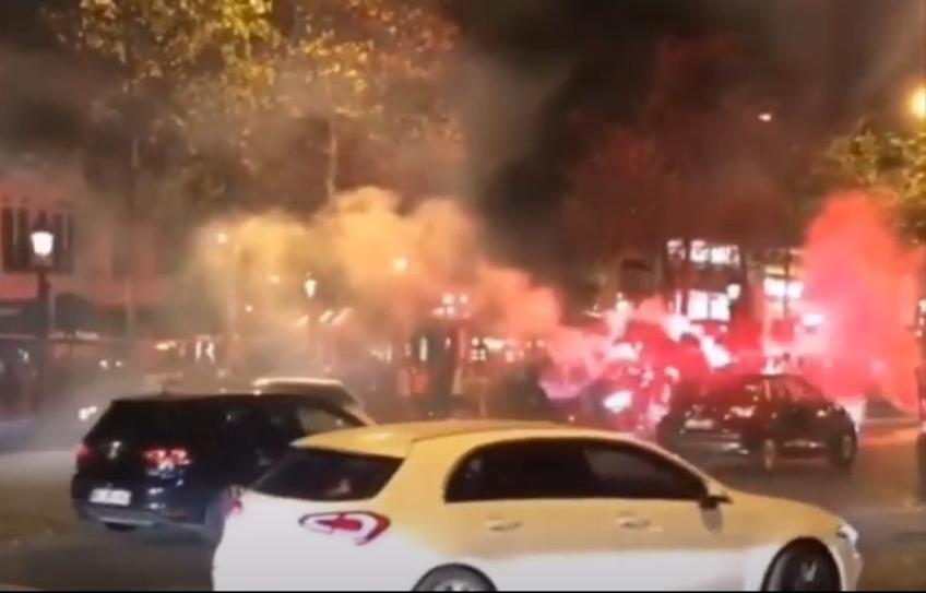 Mii de suporteri au sfidat orice măsură de precauție împotriva noului coronavirus, au aprins țorte și au cântat până în zorii zilei.