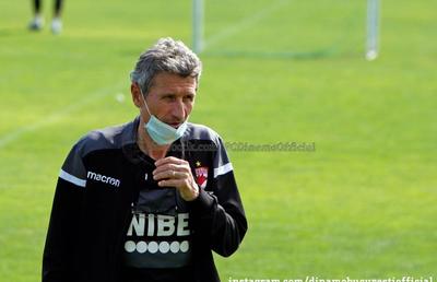 DINAMO. Apariție-surpriză în cantonamentul lui Gigi Mulțescu: „Dacă tot avem străini la echipă, să aibă și patrupezii de aici coechipieri din Occident"
