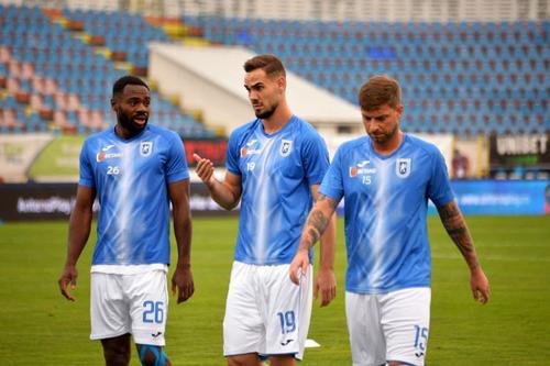 Uros Cosic, în dreapta, se va despărți de Craiova