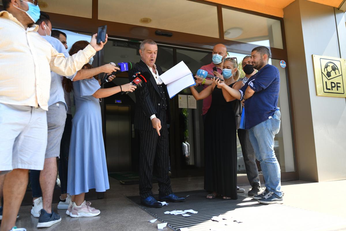 Gigi Becali la sediul LPF