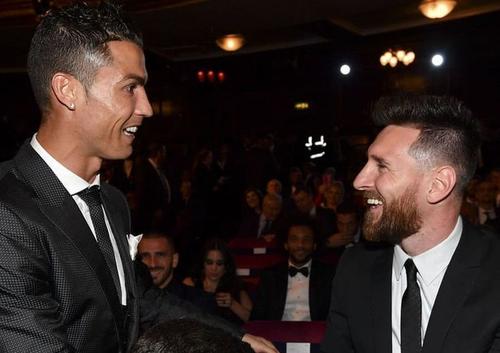 Cristiano Ronaldo (35 de ani) vrea să plece de la Juventus, dar are probleme în găsirea unui echipe, din cauza salariului. Impresarul Jorge Mendes l-a propus și la Barcelona