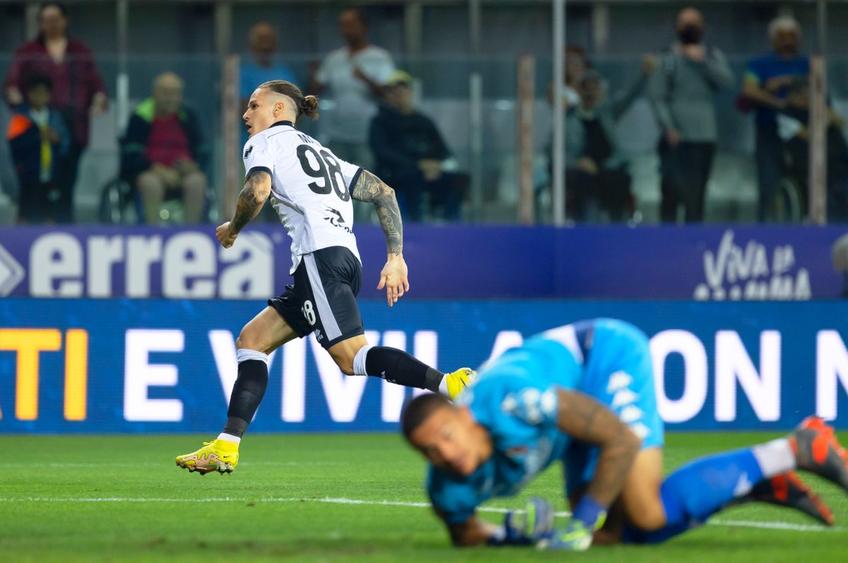 Dennis Man (23 de ani) a marcat în primul meci al noului sezon din Serie B, remiza dintre Parma și Bari, scor 2-2, și are obiective mari.