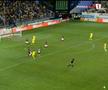 FOTO Petrolul - Rapid, Moldovan a scăpat mingea în poartă 13.08.2022