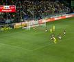 FOTO Petrolul - Rapid, Moldovan a scăpat mingea în poartă 13.08.2022