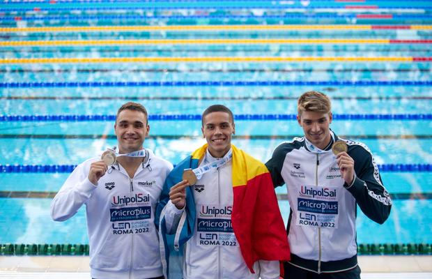 Eroare la premierea lui Popovici » Ce steaguri au apărut pe ecran când David primea medalia