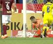 FOTO Petrolul - Rapid, Moldovan a scăpat mingea în poartă 13.08.2022