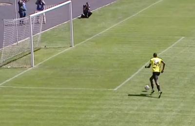 Salvat de arbitri după o gafă de tot râsul în Liga 2